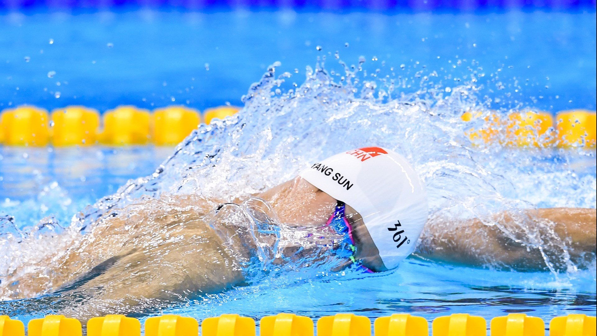 高空跳伞竞赛，勇敢者的极限挑战，43000米高空跳伞视频